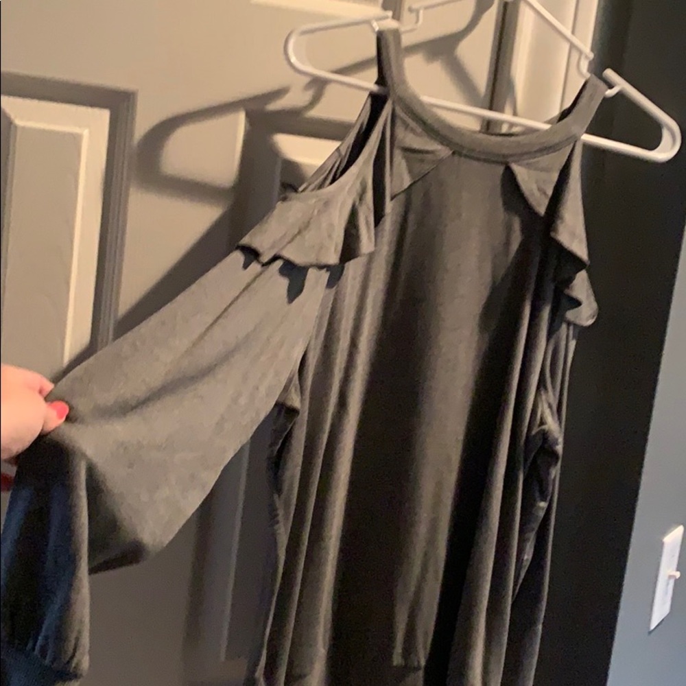 Open shoulder long sleeve top